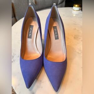 Sarah Jessica Parker (SJP) soft suede royal blue/purple heels 35 1/2 - 1x wear!